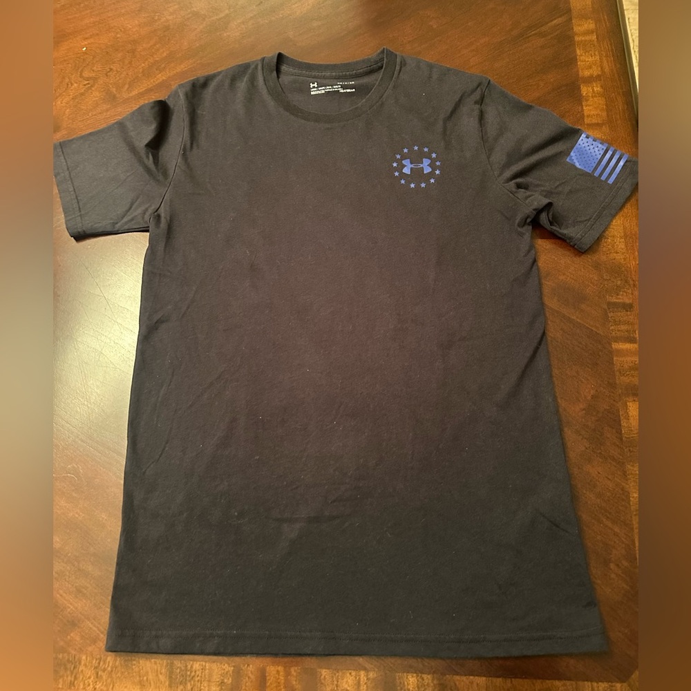 Black UA Men’s tshirt small